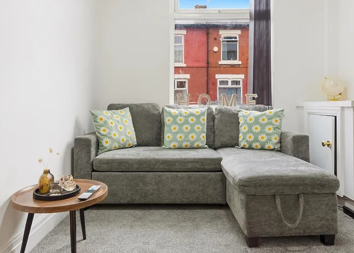 度假居 Manchester 2 Bedroom 5 Beds House 10 Minutes Away From City Centre And Hospitals On Street Parking ,Great For Long Term Stays Contractors And Hospital Workers *