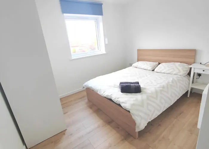 Fresh Private In Shared 2 Bed Flat Deltapoint