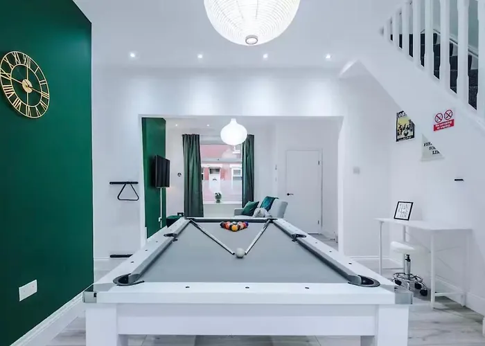 펜션 Modern 2-bed House Near Centre - Sleeps 6