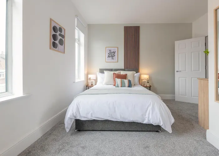 Ferienhaus Comfort & Style In Salford - Sleeps 8 *