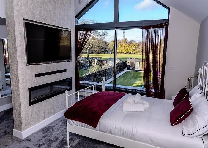 펜션 Stunning Family With Hot Tub In Worsley *