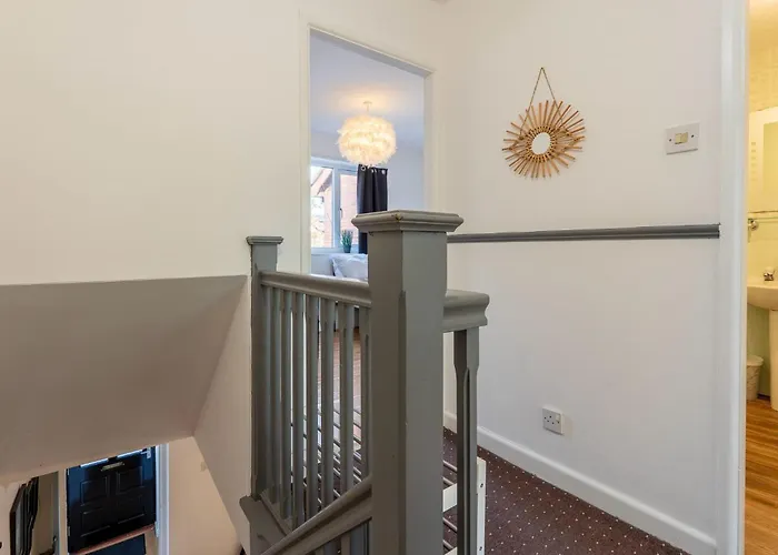 2br House Contractors Parking Wifi