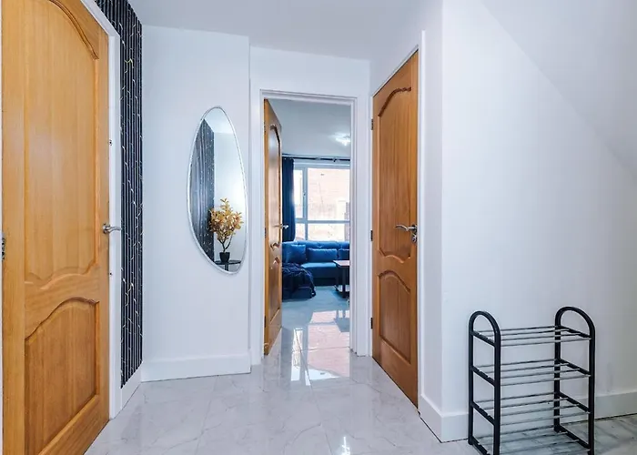 Pearl Reside - Sleeps 5, Free Parking & 5 Mins Centre Manchester