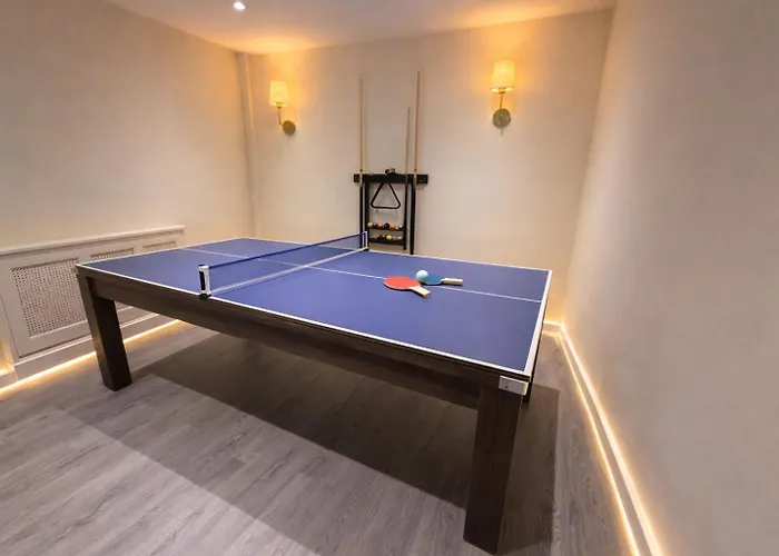 Spacious 3-Bed House With Private Yard 펜션 맨체스터