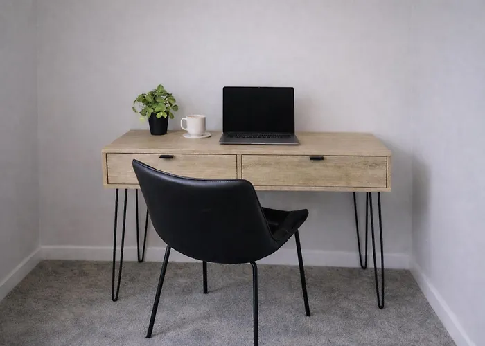 Home, Sleeps 6, Contractor Friendly, Free Parking *