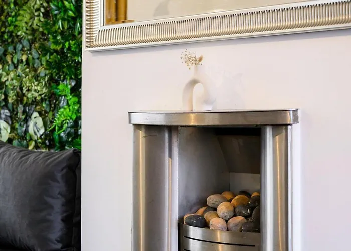 The Vibe & Play Hangout - Hot Tub Retreat Сasa de vacaciones