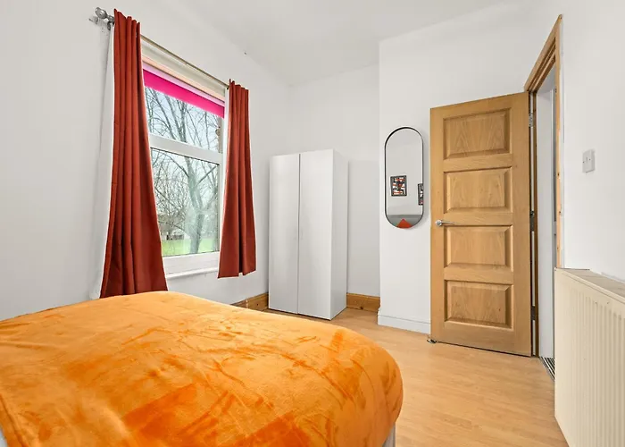 Modern And Comfy 3 Bed Near Etihad And Coop Live Arena *