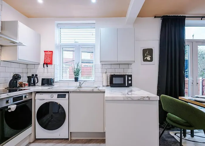 8min To Metrolink 20min To Etihad And Coop Live With Free Parking Manchester