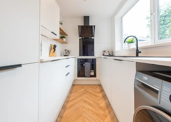 Comfort & Style In Salford - Sleeps 8 Manchester