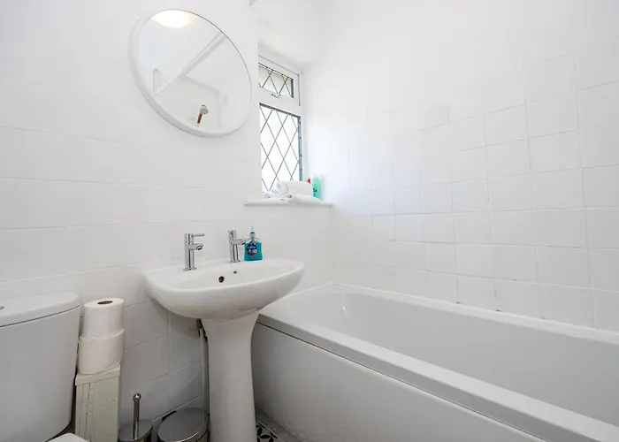 3-bed Didsbury M20 Parking Long *