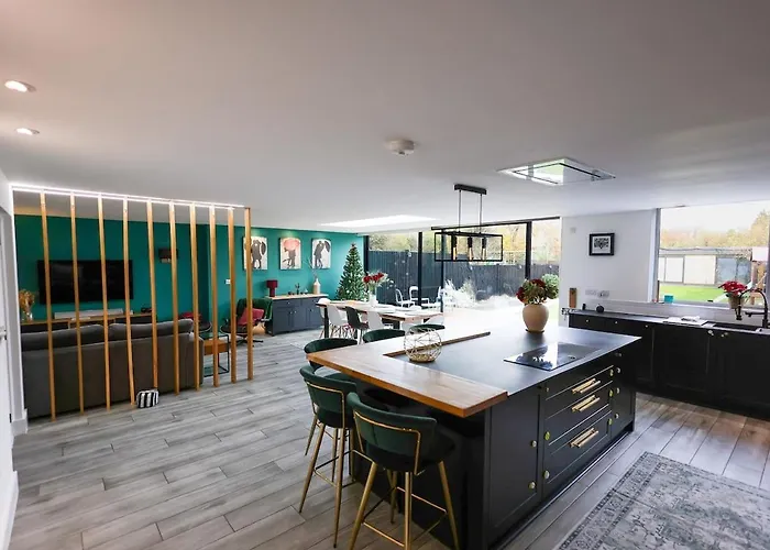 Σπίτι διακοπών Stunning Family With Hot Tub In Worsley