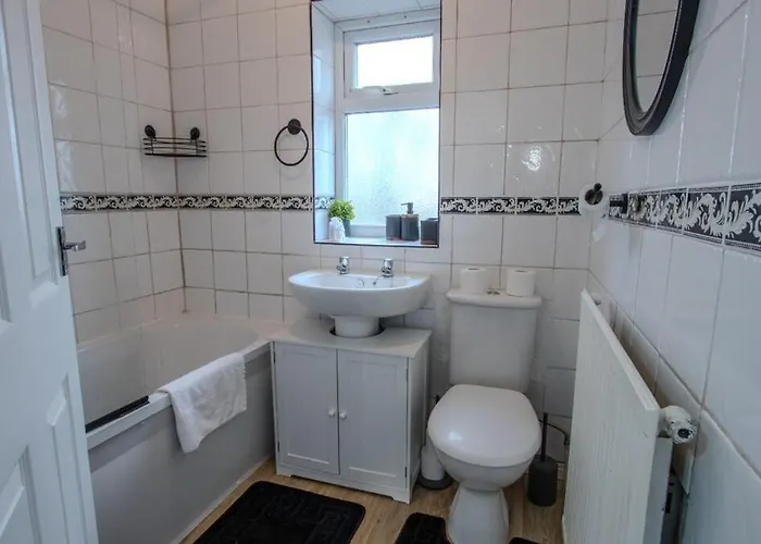 Modern 3br House - Quiet Clifton Area