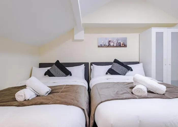 펜션 Sleeps 13, Free Parking, Near Etihad & C0-0p Live, 4br 맨체스터