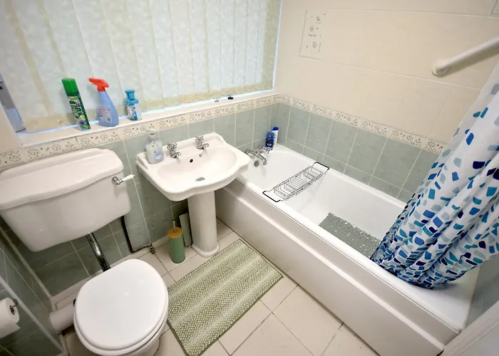 Holiday home Cosy 2bdr House With Driveway Near Manchester