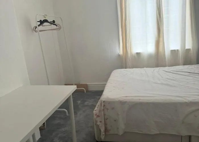 10 Whiteway Street Pansiyon *