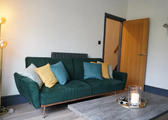 Spacious 3-bedroom Near Centre With Parking Prázdninový dům