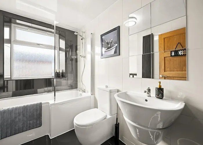 Сasa de vacaciones Modern And Comfy 3 Bed Near Etihad And Coop Live Arena