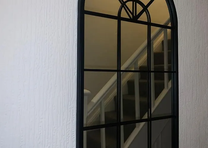 Ferienhaus Modern 3-br On Edge Of Center With Free Parking