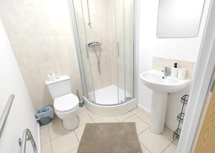 Fresh Private In Shared 2 Bed Flat Deltapoint