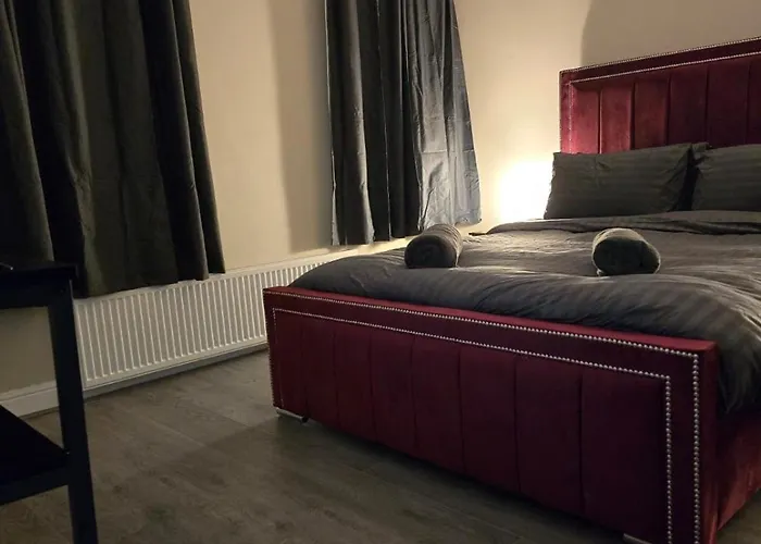 Spacious 3Br House Free Parking 10 Mins To City * 맨체스터