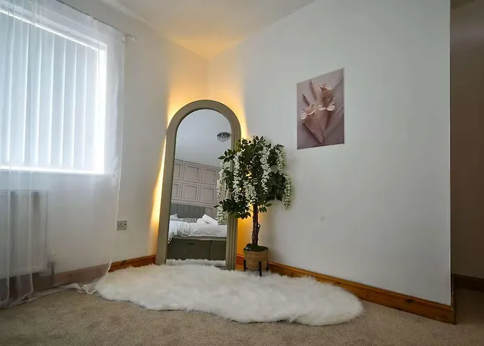 Elegant With Hot Tub Holiday home Manchester