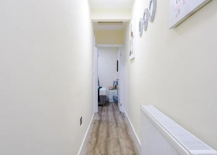 Sleeps 13, Free Parking, Near Etihad & C0-0p Live, 4br 맨체스터