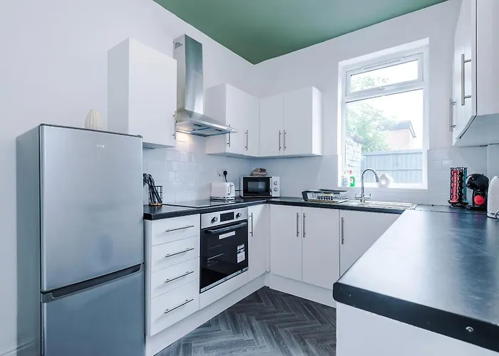 Spacious 3 Bed In By 53 Degrees Property, Perfect For Group Stays, Sleeps 8 With Free Parking! * מנצ'סטר