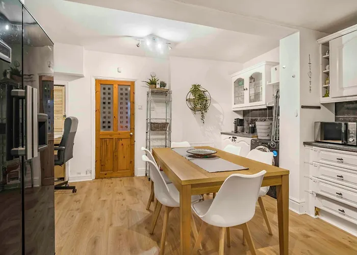 Guestready - Cozy 3-bedroom In Droylsden 4*