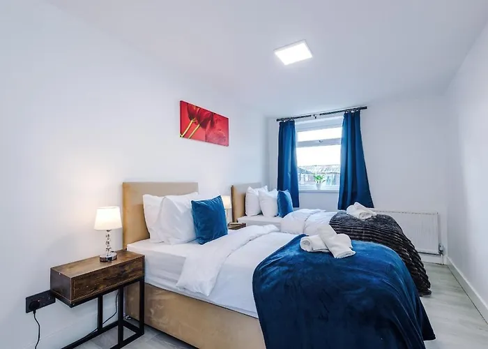 Pearl Reside - Sleeps 5, Free Parking & 5 Mins Centre *