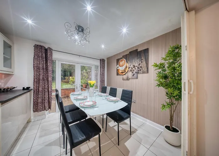 Modern 3br Sleeps 7 Parking Holiday home Manchester