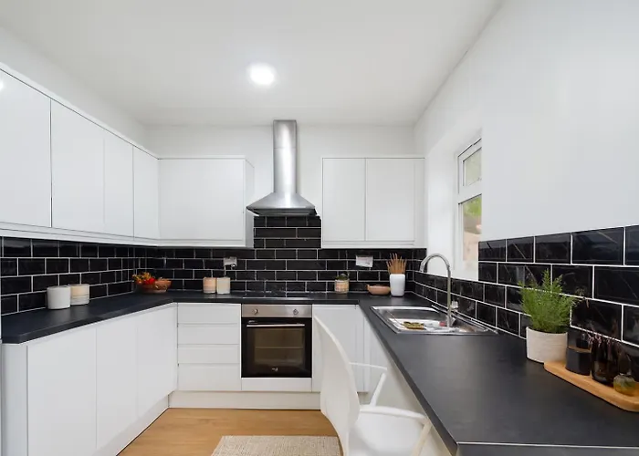 Newly Built 4-bed Semi-detached 2 Baths, Near Манчестер