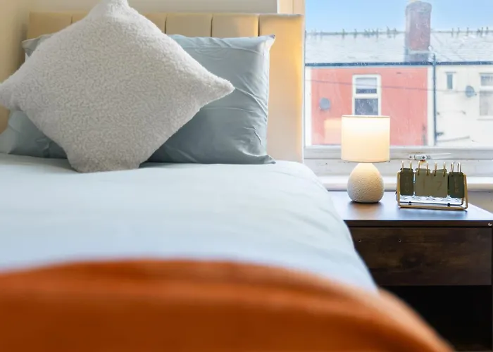 Manchester 2 Bedroom 5 Beds House 10 Minutes Away From City Centre And Hospitals On Street Parking ,Great For Long Term Stays Contractors And Hospital Workers * 曼彻斯特