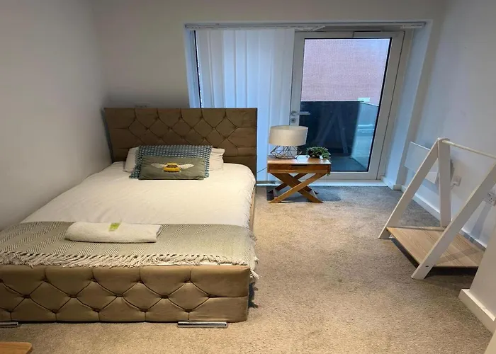 Stylish Townhouse With Parking - Pass The Keys Holiday home *