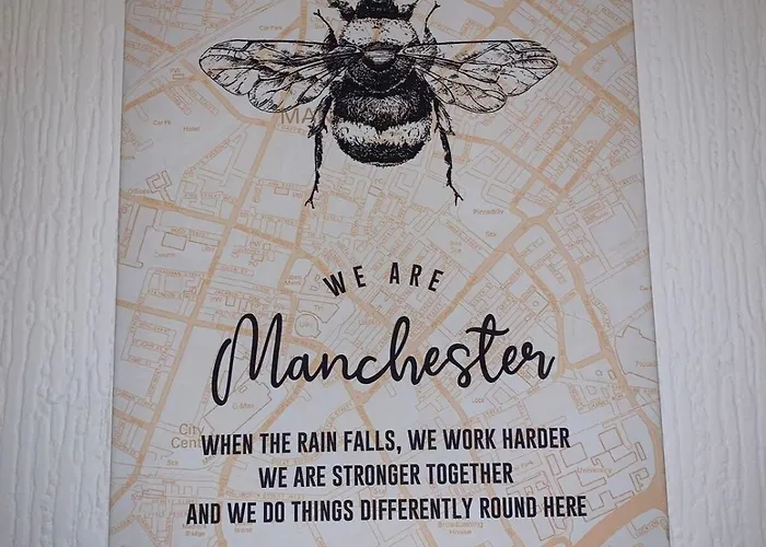 Modern 3-br On Edge Of Center With Free Parking * Manchester