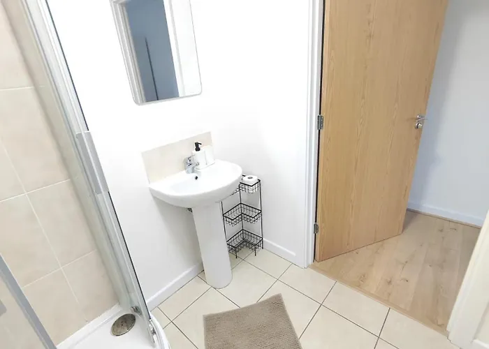 Fresh Private In Shared 2 Bed Flat Deltapoint * マンチェスター