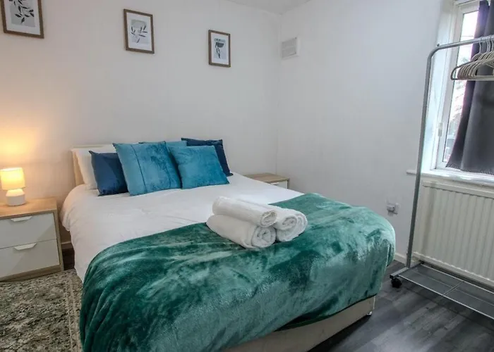 Modern 3br House - Quiet Clifton Area