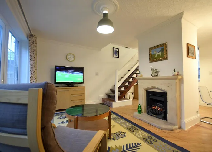 Holiday home Cosy 2bdr House With Driveway Near Manchester