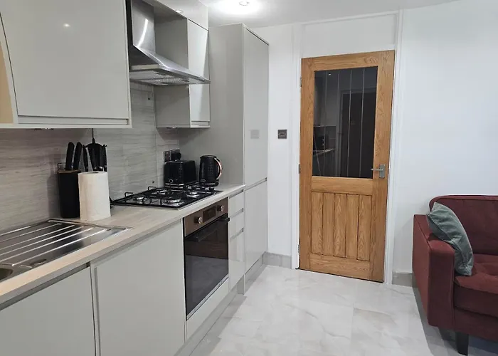 Modern & Bright 3br Near Ctr!