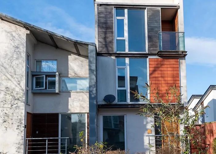 Family 3 Bedroom House By Guestz Feriehus