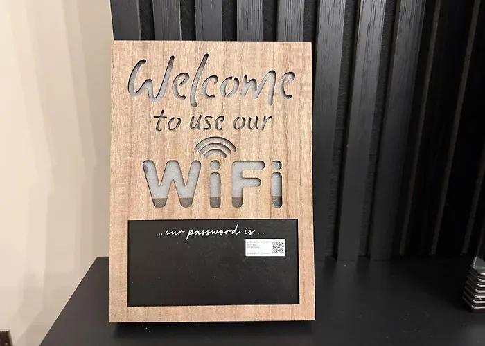 Large Luxury 4 Bedroom With Parking 맨체스터