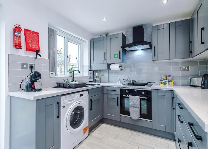 Stylish 2br House For 4 In With Parking * Mánchester