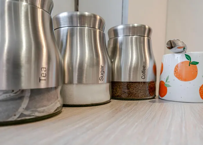 Spacious 4 Bed Ideal For Business & Long Term Stays, Free Parking *