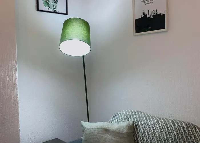 Modern 3-br On Edge Of Center With Free Parking * Manchester