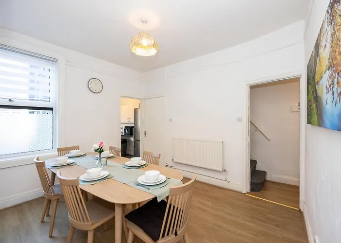 Steps From Old Trafford - Modern *