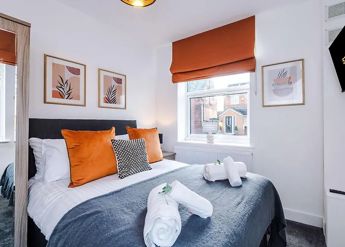 Modern 6 Bed House With Ensuites By 53 Degrees Property, Perfect For Business And Groups Manchester