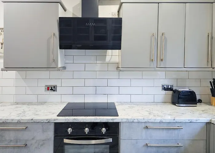 Feriehus Massive And Stylish 5 Bed House - Sleeps 13 - Free Parking *