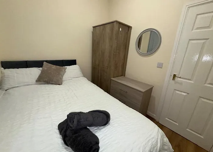 4-bed Retreat Great For Groups Σπίτι διακοπών *