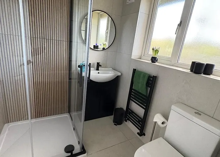 Contractor-friendly In Manchester, Parking, Wifi *