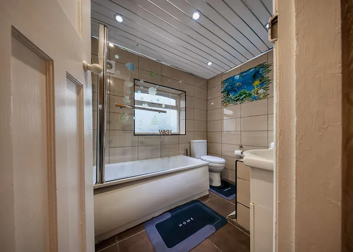 Сasa de vacaciones 3 Bedrooms Sleeps 7 Free Parking