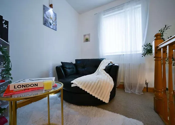 Elegant With Hot Tub *